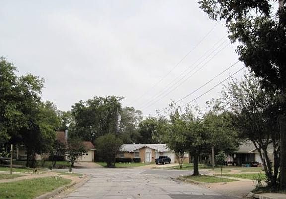 2nd image of 438 Oriole Cir