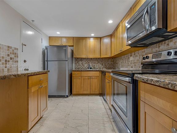 3rd image of 6039 Collins Ave #Penthouse 14