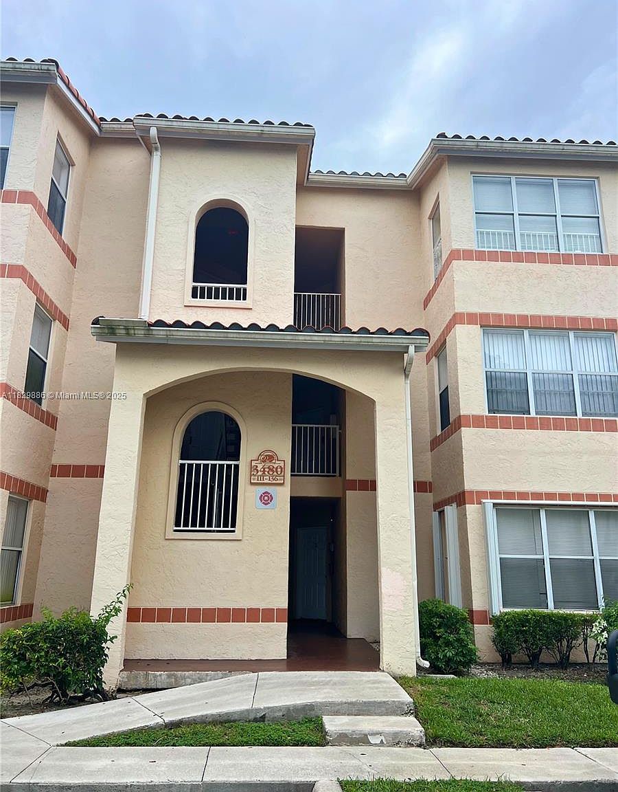 3480 Pinewalk Dr N APT 135