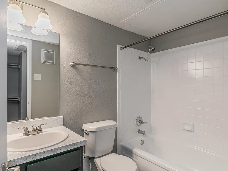 Station 121 at Town Center Apartments — Photo 104