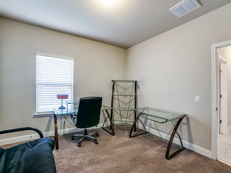 8916 Monument Parke — Photo 17