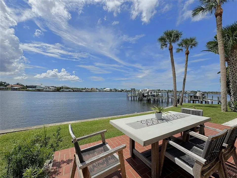 363 NW 14th Pl