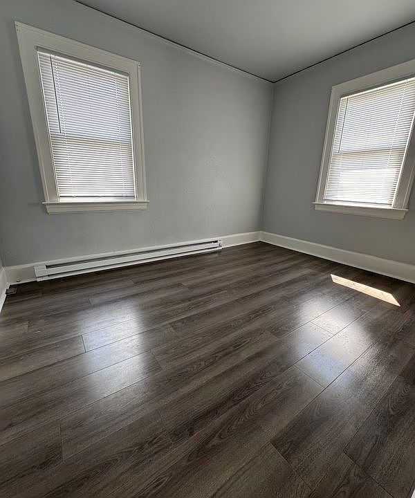 1st image of 313 B Ave #313