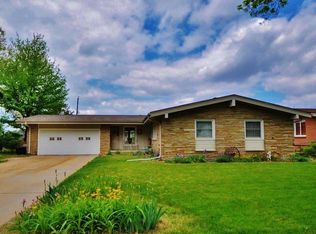 8220 Elizabeth Dr, Lincoln, NE 68505