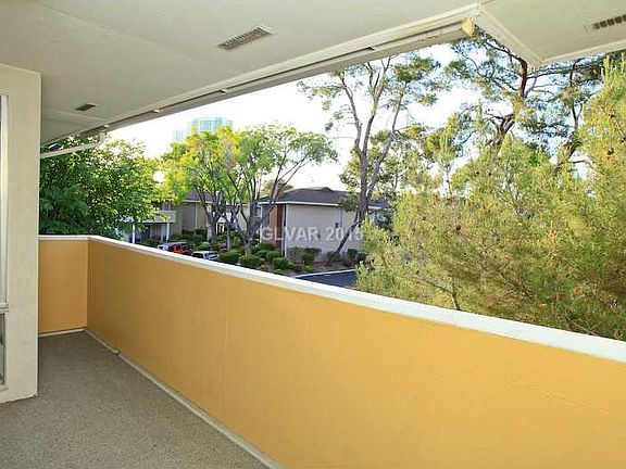 2nd image of 793 Oakmont Ave Unit 204