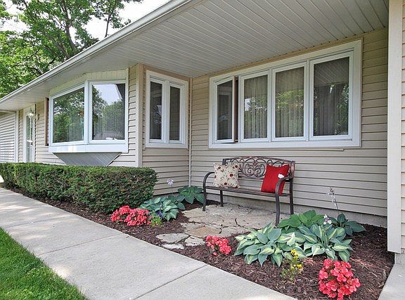 2nd image of 1002 Lincoln Ln