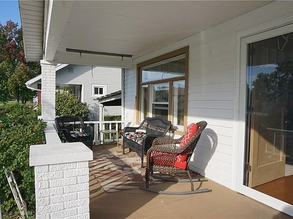 3rd image of 2082 Blenheim Ave