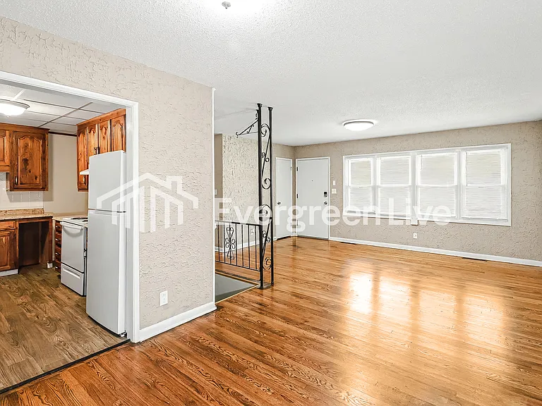 509 N 80th Ter — Photo 7
