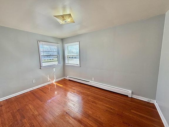 5th image of 18440 Torrence Ave