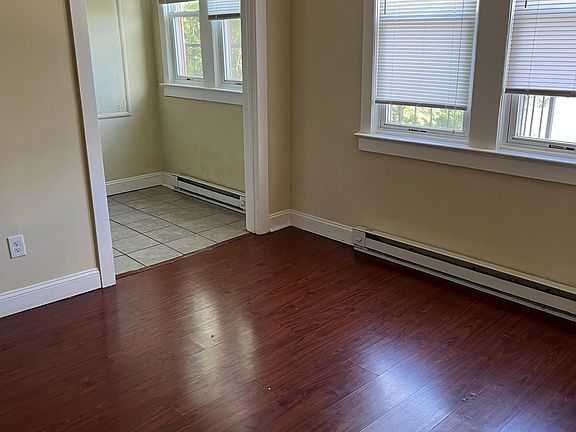 4th image of 125 E Bettlewood Ave #11286399