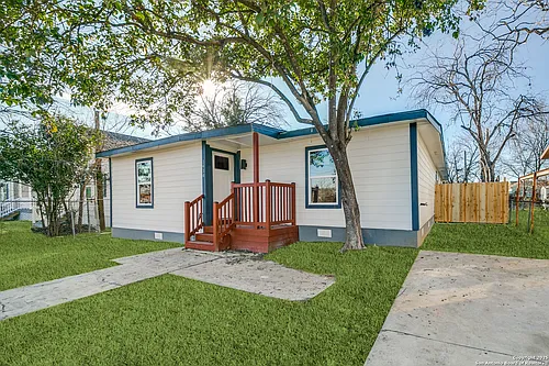 1414 Burleson St Photo 1