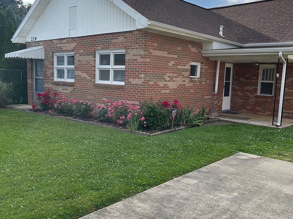 1st image of 219 3rd St