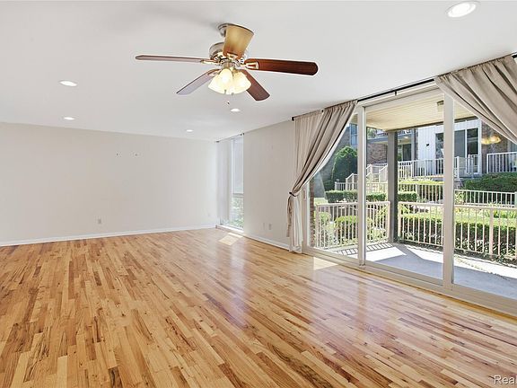 4th image of 4041 W Maple Rd APT E102
