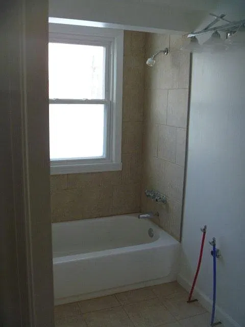 4 bed, 1.5 bath, 1008 sqft, $1,300 — Photo 3