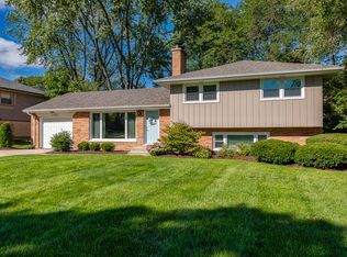 1716 Wilmette St, Wheaton, IL 60187