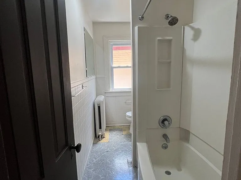 536 E Fulton St — Photo 4