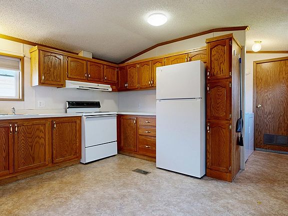 3rd image of 2 Carter Ln