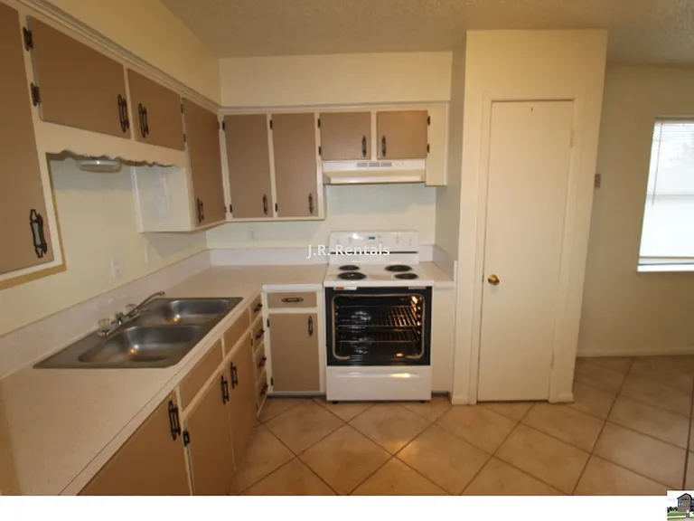 703 Traci Dr — Photo 15