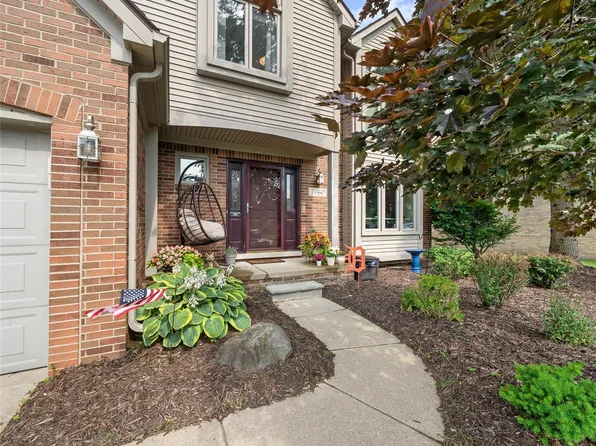 7060 Fox Hills Rd, Canton, MI 48187