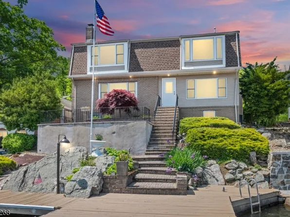 305 Squaw Trl, Hopatcong Boro, NJ 07821