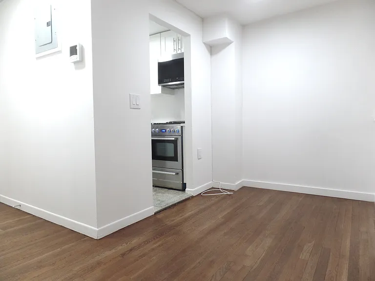 123 E 54th St #3D — Photo 3