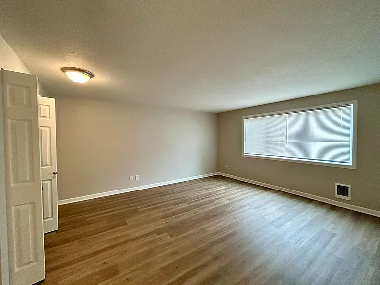 11722 Pinehurst - 8 Unit — Photo 6