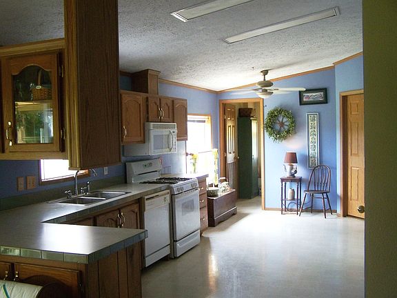 Kitchen with dishwasher