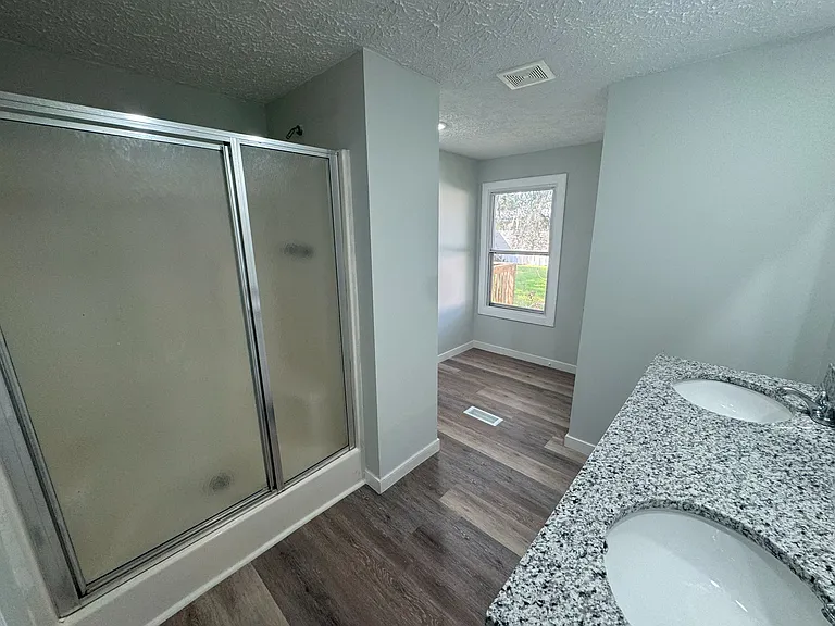 1103 Lovell Ct — Photo 10