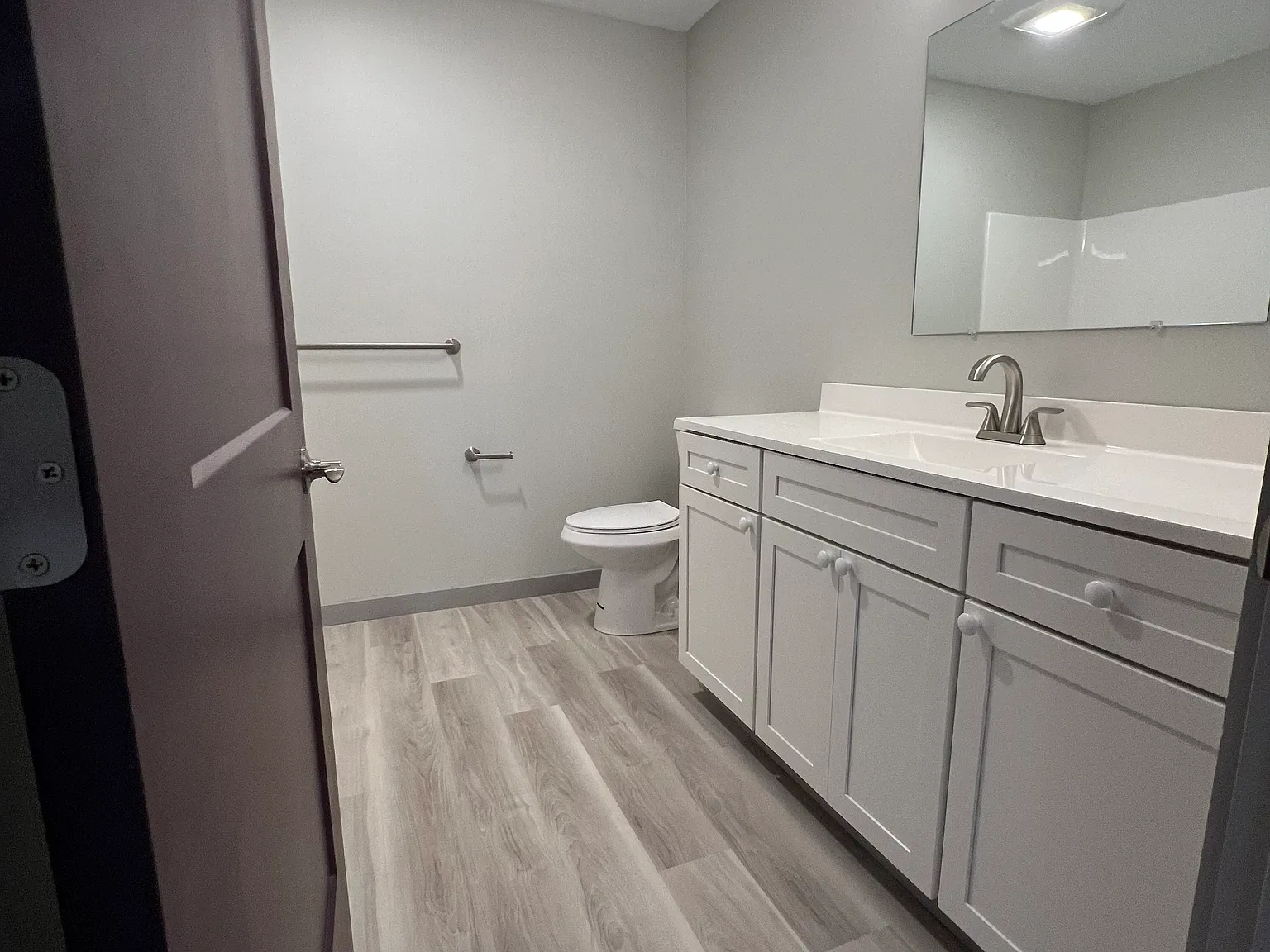 3 bed, 1037 sqft, $2,995 — Photo 3