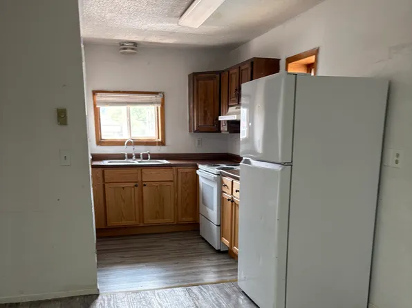 209 Knapp St #2E, Chetek, WI 54728