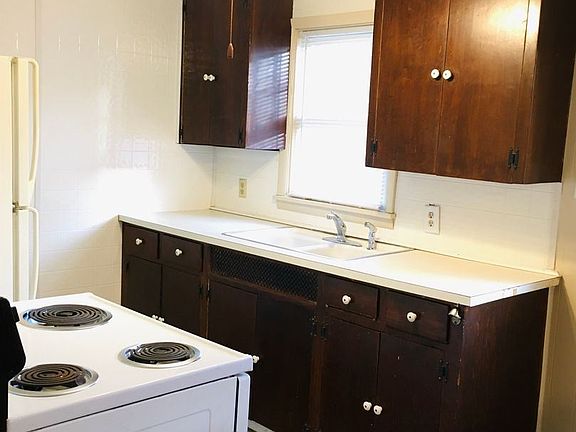 5th image of 414 Harmar St