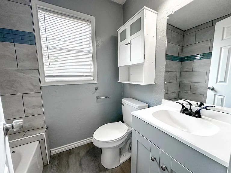 212 SW 23rd Pl — Photo 22