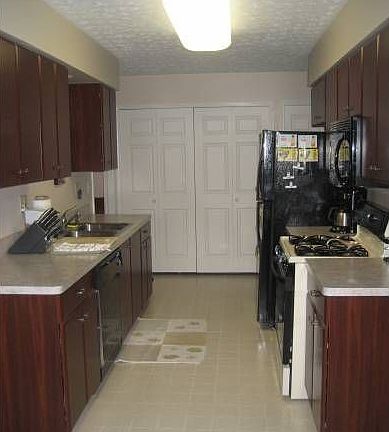 3rd image of 3 Pond Dr