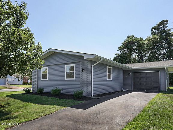 3rd image of 1 Campion Court
