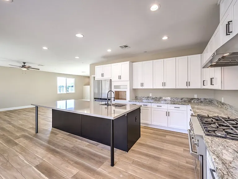 729 Milan Ave — Photo 11