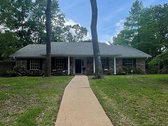 2nd image of 118 Berkley Dr