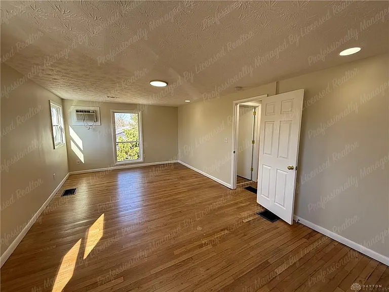 675 Wright St — Photo 25