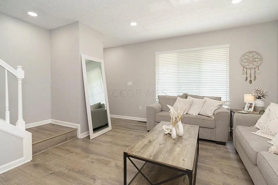 2 bed, 1.5 bath, 1024 sqft, $1,800 — Photo 2