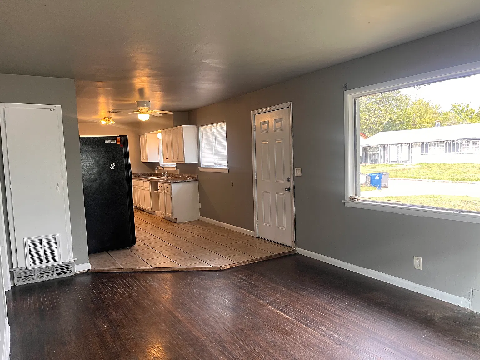 3 bed, 962 sqft, $1,200 — Photo 4