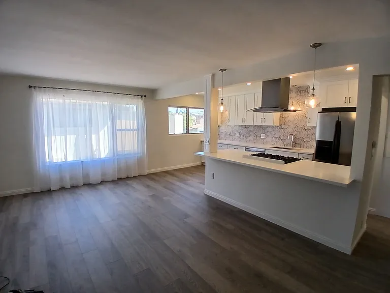 317 Walnut Ave #6 — Photo 6
