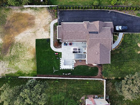 3rd image of 191 Oakfield Ave