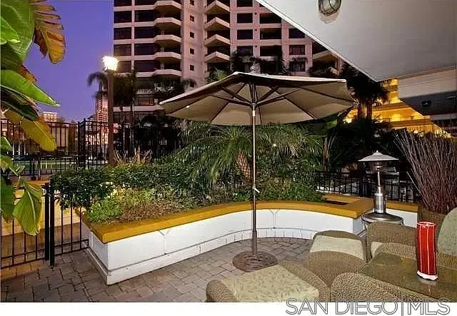 744 W Harbor Dr — Photo 8