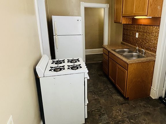 5th image of 901 W State St