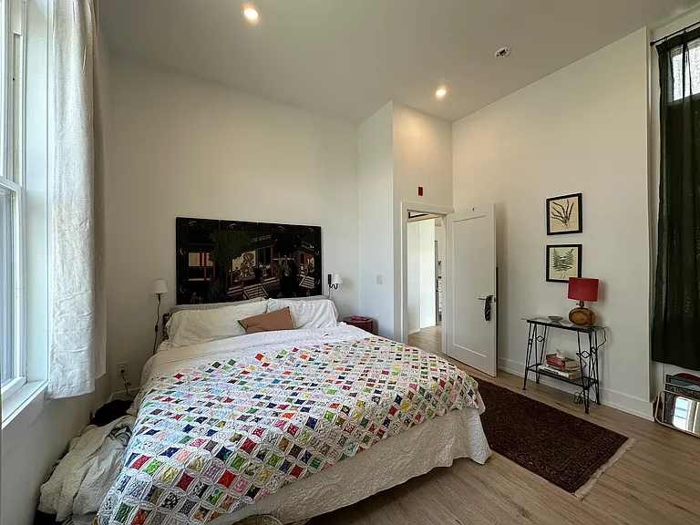 231 W Johnson Street — Photo 31