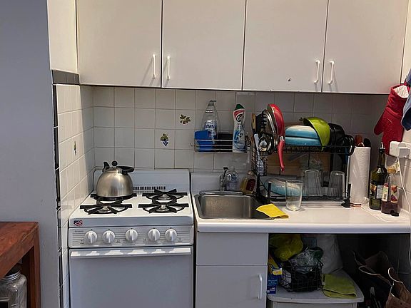 5th image of 311 E 52nd St APT 2B