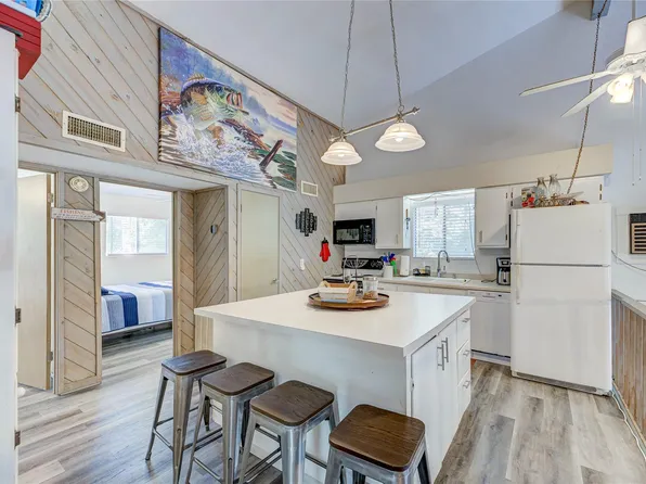 346 Creekside Dr, Onalaska, TX 77360
