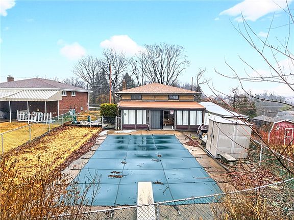 3rd image of 5156 Ridge Dr