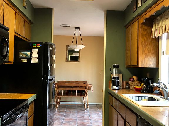 4th image of 2 Camelford Ln