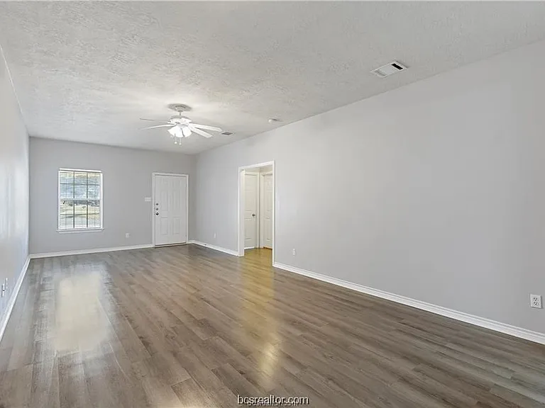 510 Freeman Ave — Photo 4
