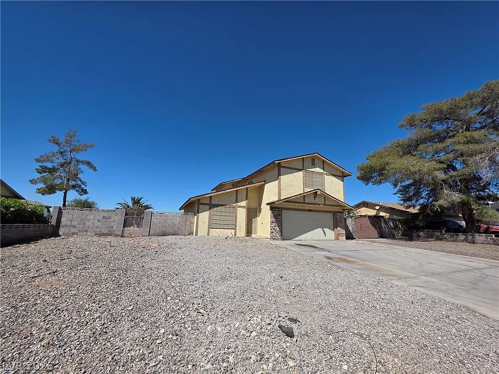 Building Photo - 1745 Mount Hood St